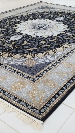 فرش نائین طرح 700 شانه ورژن طلاکوب زمینه سرمه‌ای